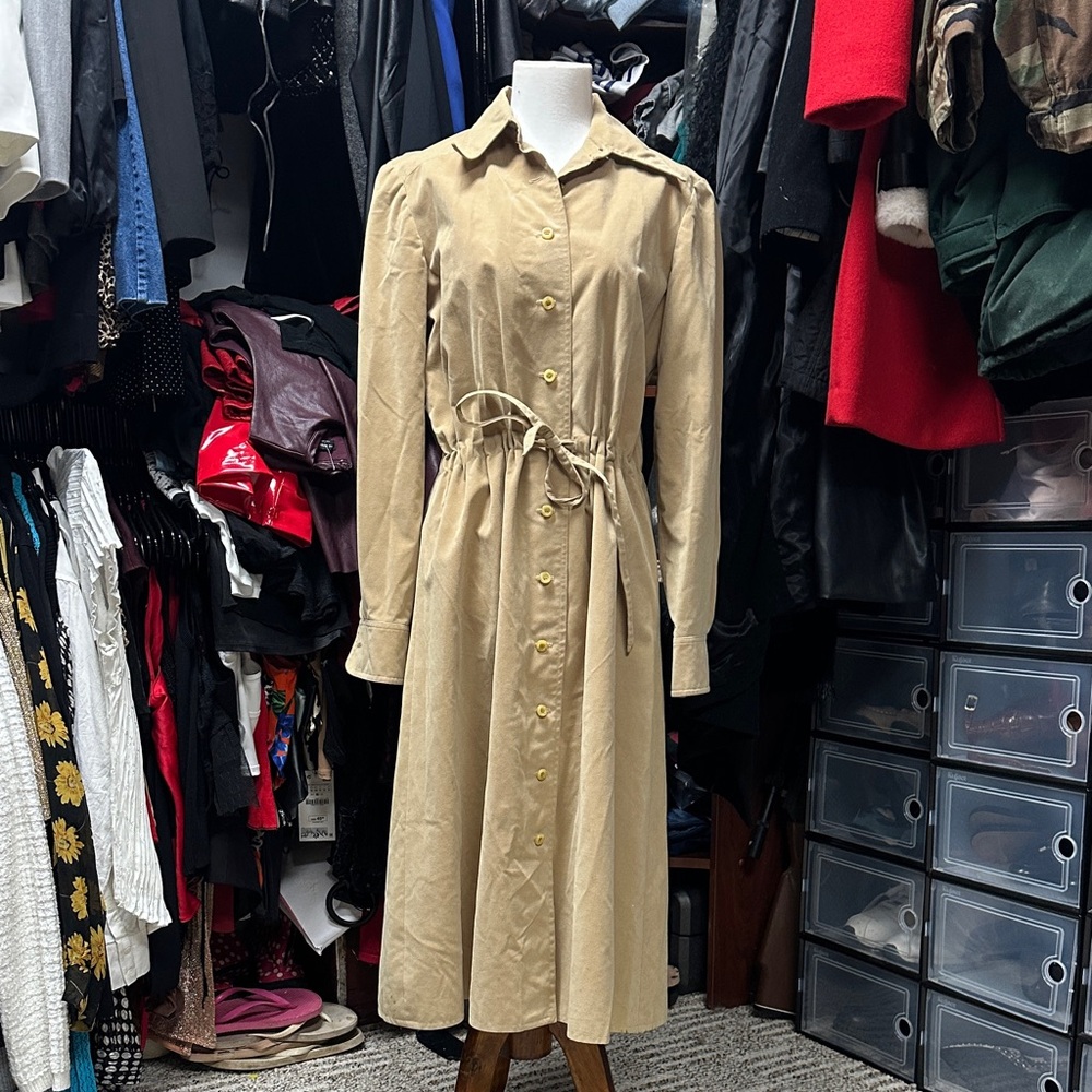 Vintage 70s Tan Button-Up Long Sleeve Coat